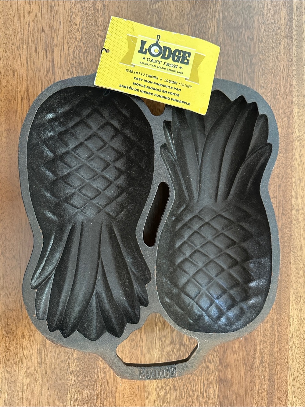 Lodge Cast Iron Pineapple Pan - Black